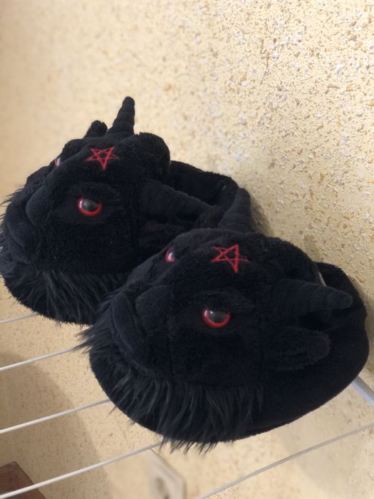 плюшеві домашні тапочки Killstar Kreeptures Dark Lord (Бафомет)