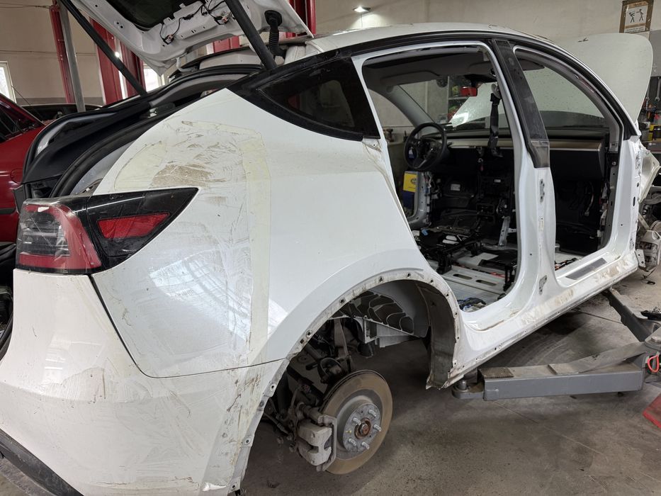 Четверть задня права  PMNG / PPSW • Tesla Model Y