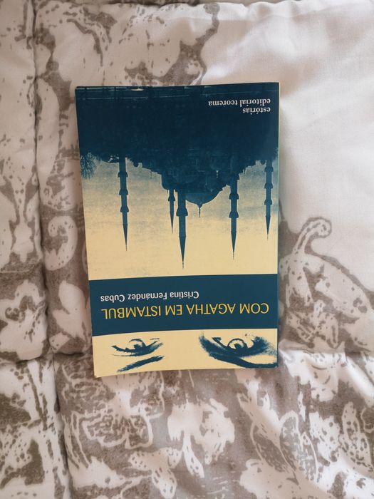 Livro Com Agatha em Istambul