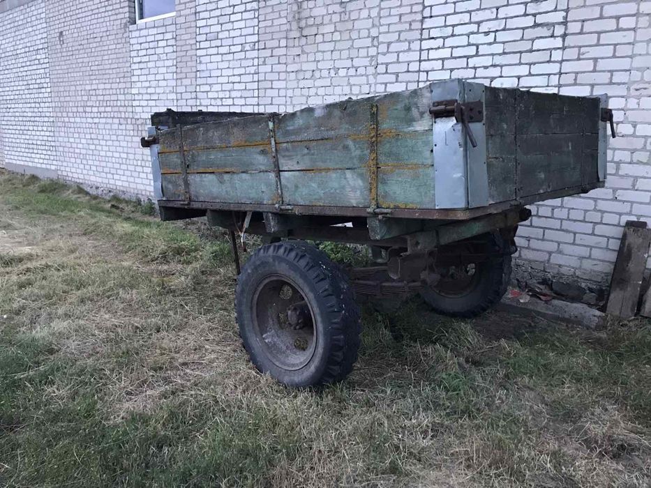 Прицеп тракторний одно- очний.