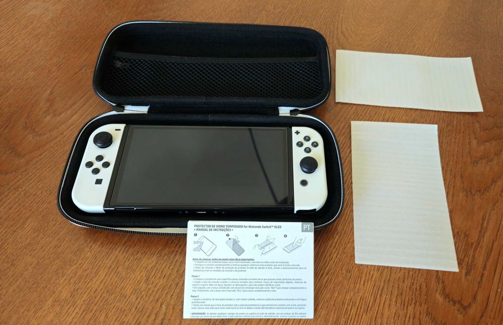 Nintendo Switch OLED Branca C/Nova + Mala Portátil + Vidro Protetor + Thumb Grips
