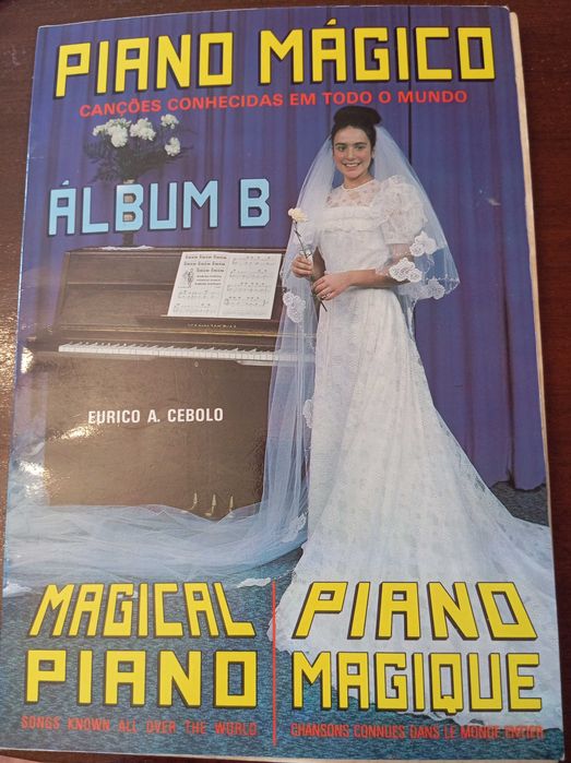 Orgão Yamaha Portable Grand DGX 200 com suporte X, estante e livro.