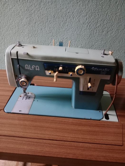 Máquina de Costura Marca Alfa - IMPECÁVEL