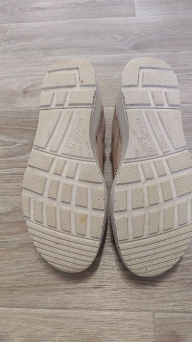 Продам жіночі кросівки Reebok
