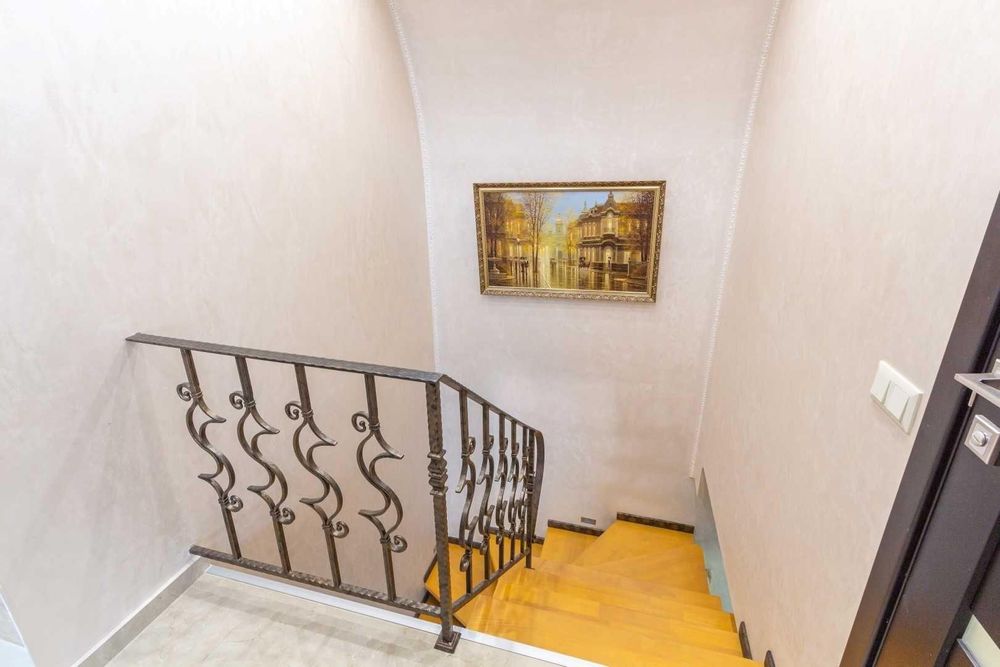 Продам дворівневу 3-кімнатну квартиру в ЖК Петрівський квартал. EN