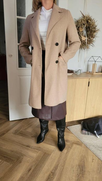 Beżowy płaszczyk ZARA roz.40