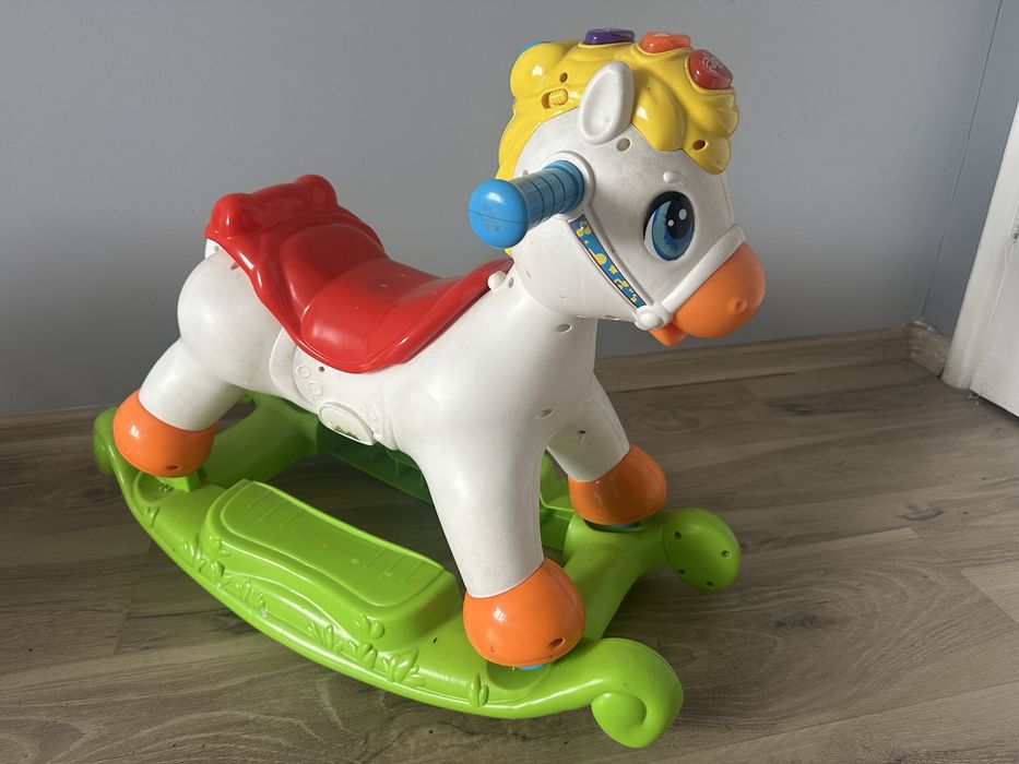 Konik na biegunach dla dziecka