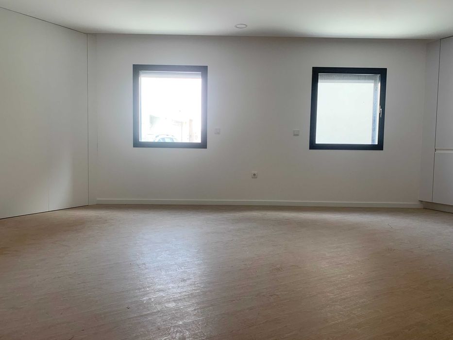 T1+1 NOVO com grandes áreas e garagem | Oportunidade em Esgueira!