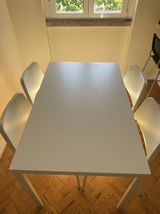 Mesa e Cadeiras marca IKEA