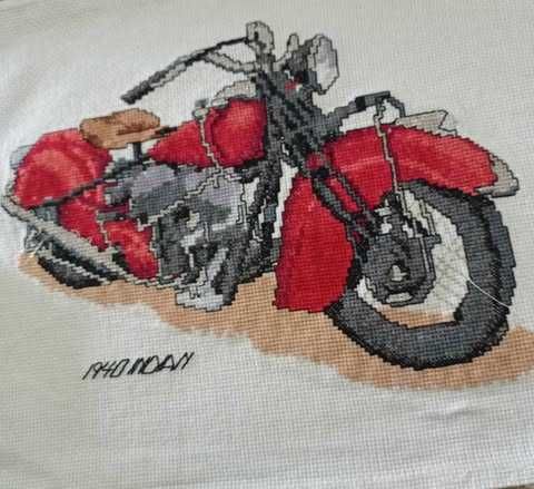 Mota vermelha em ponto cruz