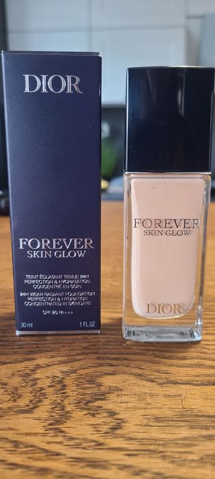 Тональна основа Dior Forever Skin Glow 2N