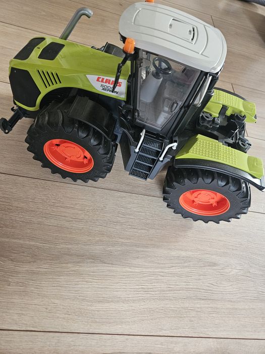 Traktor duży class xerion