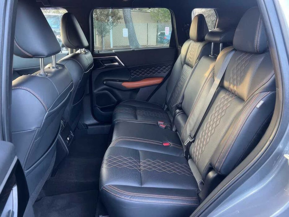 Mitsubishi outlander      2022