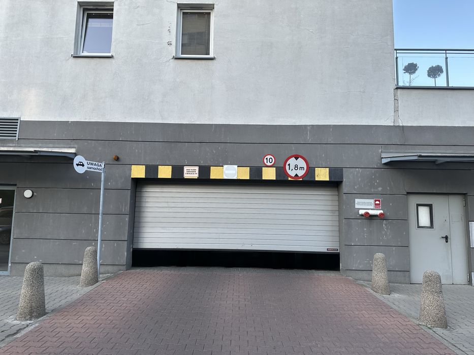 Sprzedam miejsce parkingowe w garażu podziemnym (poziom-1) bliska okolica Hala Wola, ulica Człuchowska Drogomilska Powstańców Śląskich