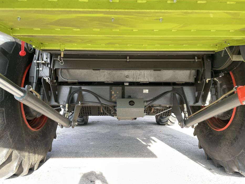 Комбайн CLAAS LEXION 670 2011 Vario750