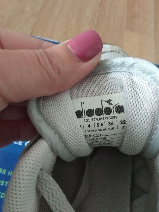 Продам кросівки Diadora