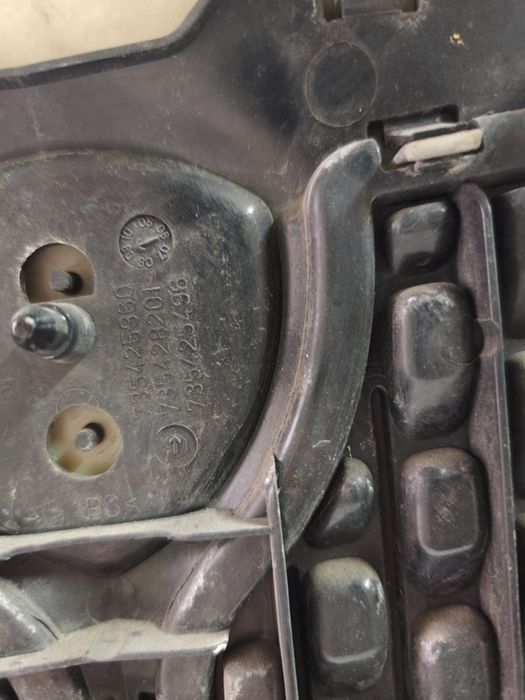 Grelha central Lancia y