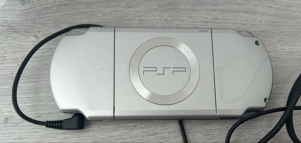 Vendo Sony PSP-2004 Slim & Lite Prata + Carregador + Bateria + jogo Tekken