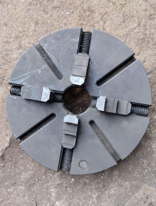 Uchwyt do tokarki koło