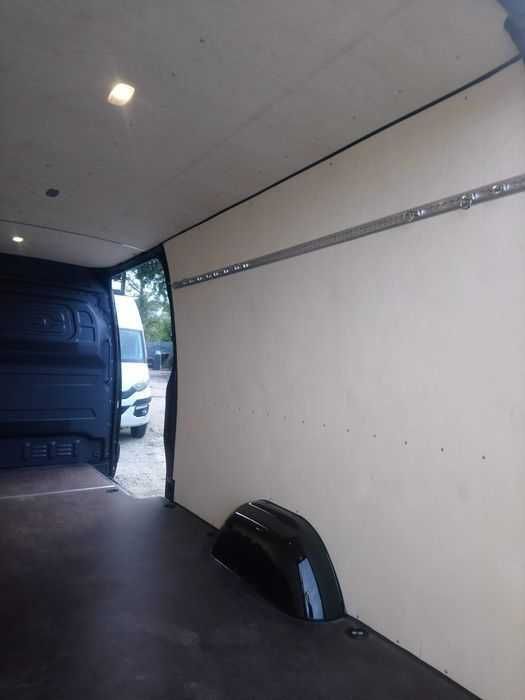 Mercedes Sprinter 907 - Profesjonalna zabudowa przestrzeni ładunkowej