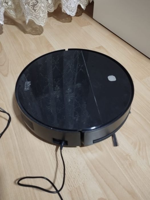 Робот пылесос Redmond