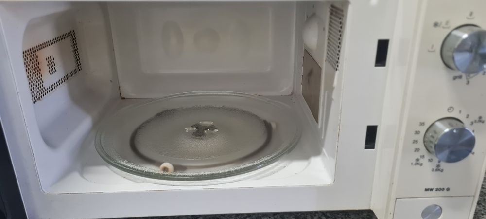Microondas teka bom estado
