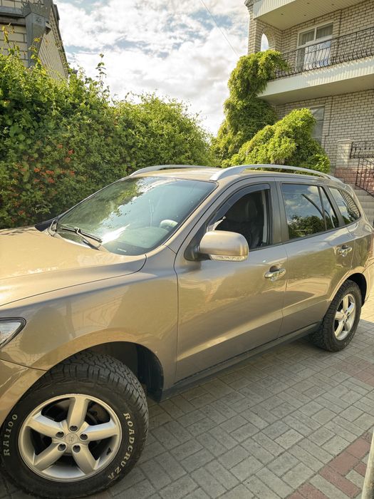 Продам автомобиль Hundai Santa Fe 2010