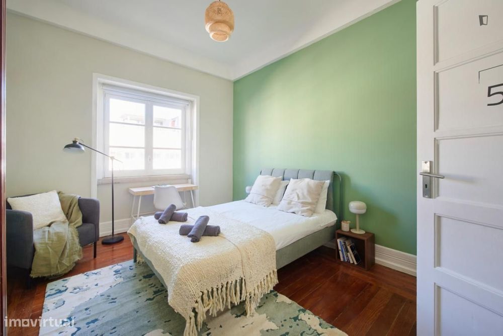 Quarto - localizado em Marquês de Pombal Lisbon