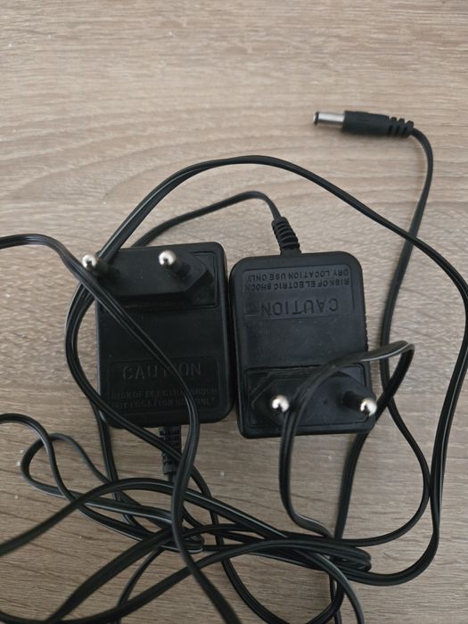 Zestaw 2 adapterów AC/DC Caution