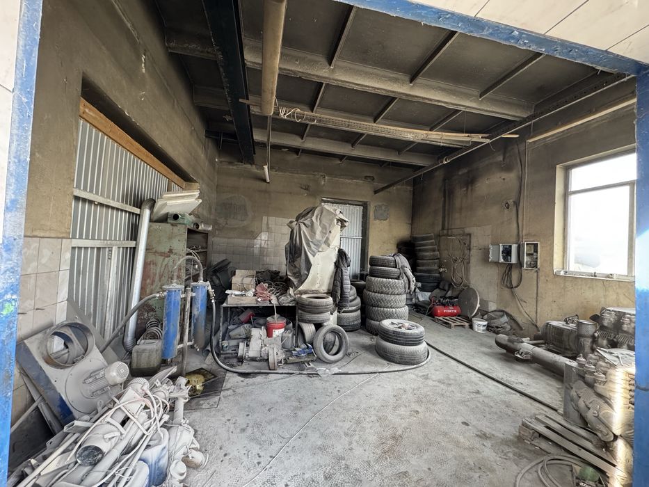 Продається комплекс промислових приміщень