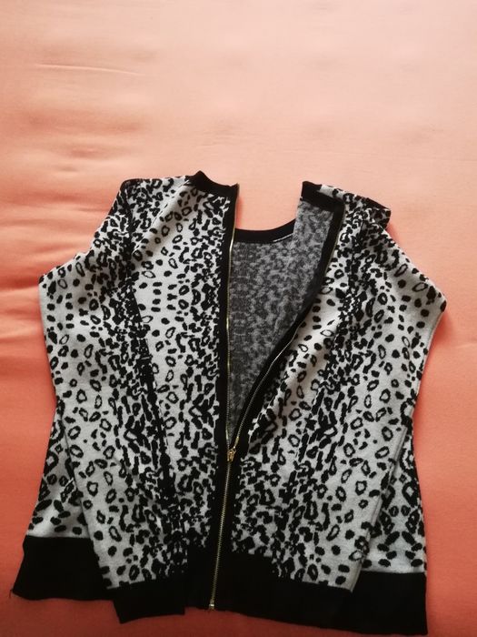 Sweter bluzka H&M czarno-białe cętki z tyłu suwak rozm M