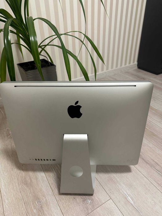 iMac (21.5 -inch, Mid 2010)