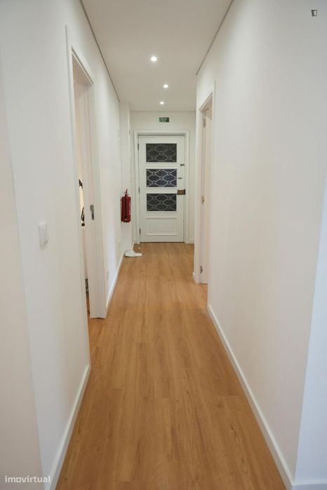 Quarto - localizado em Mafamude Porto