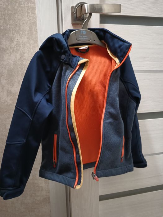 Курточка- вітровка. 116 розмір