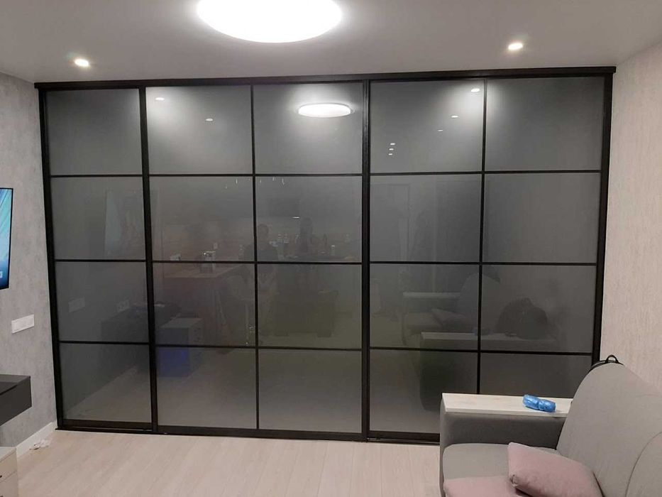 Раздвижные межкомнатные двери. Стеклянные перегородки-купе на заказ