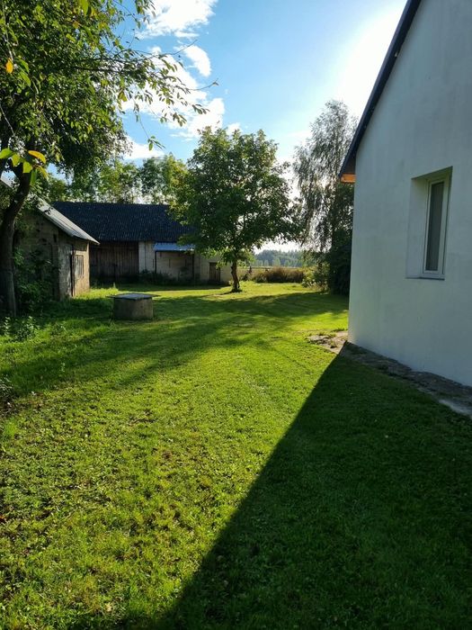 Dom wraz z dużą działką i budynkami gospodarczymi