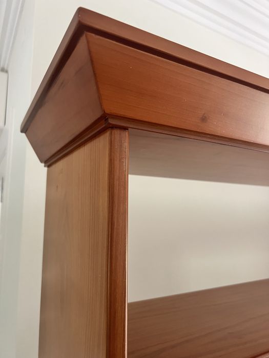 Móvel de TV com estante em cerejeira fabricado em Portugal, linha Pico