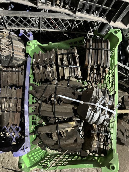 Колодки бу Volkswagen Passat B4/B5 Golf 4 Audi A6C5/A4B5 передні/задні