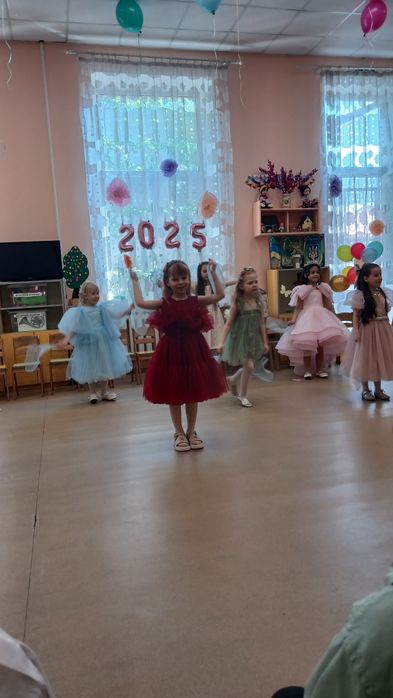 Нарядное платья  на принцессу