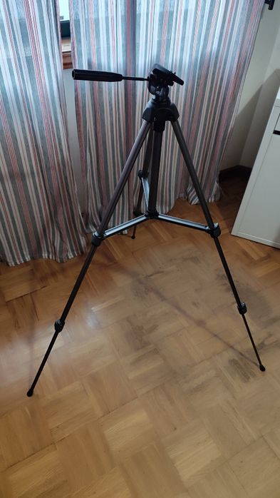 Suporte e tripé para câmaras fotográficas e telemóveis