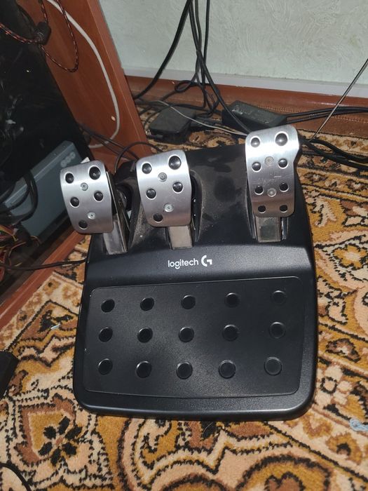 Руль  Logitech G25