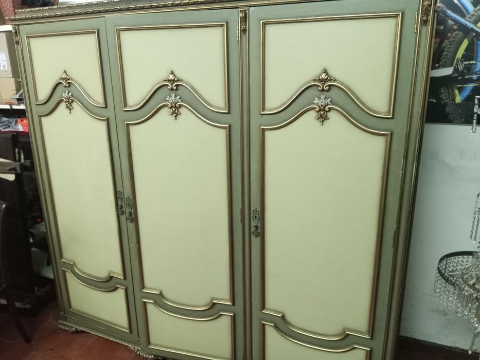 Cama e guarda roupa antigo