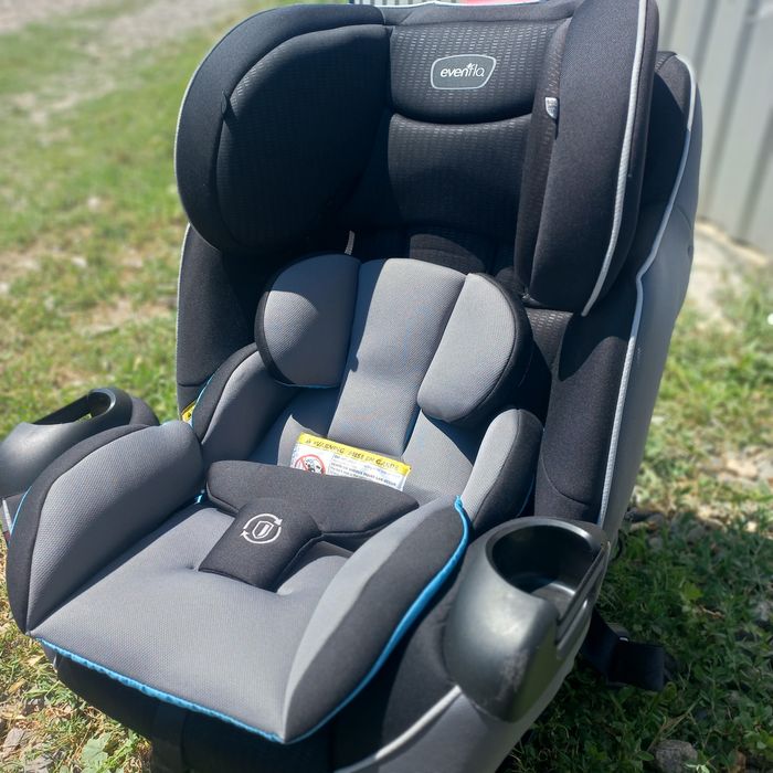 Крісло дитяче автомобільне