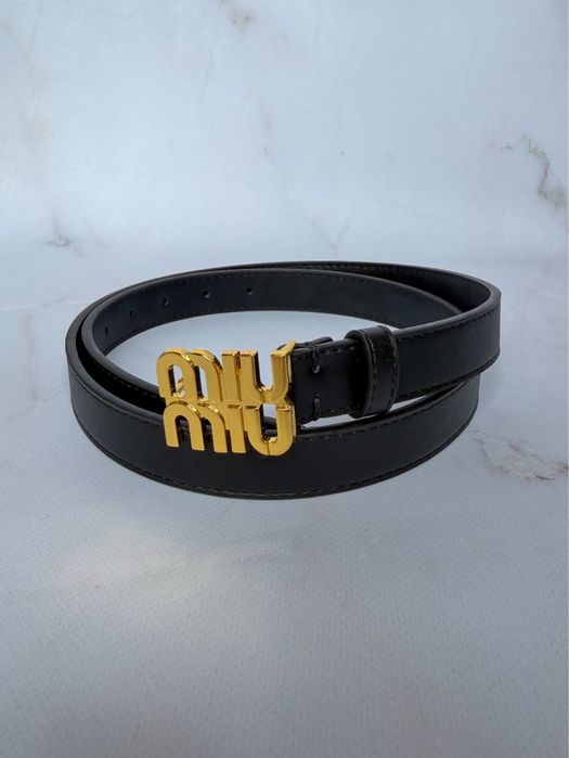 Жіночий яскравий ремінь Miu Miu / Черный пояс Миу Миу з золотою бляхою