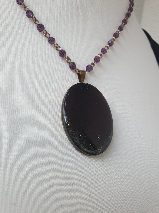 Fioletowy naszyjnik handmade z kaboszonem i kryształkami + pudełeczko