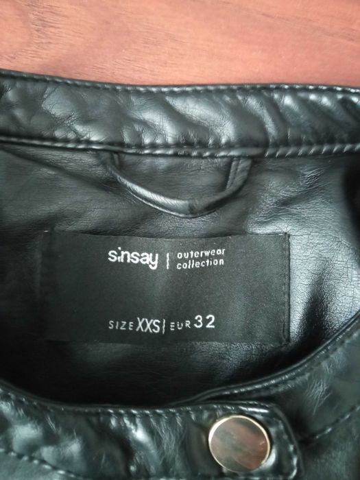 Skórzana kurtka marki Sinsay