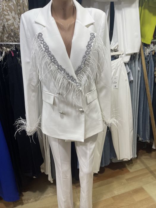 Белый нарядный костюм с брюками! На корпоратив!Новый! Перья