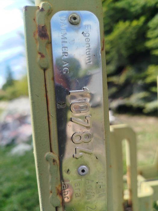 Paleta regulowana do przewozu silników skrzyń biegów