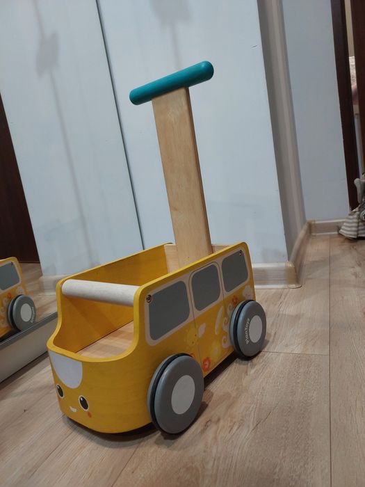 pchacz Plan Toys Van Walker