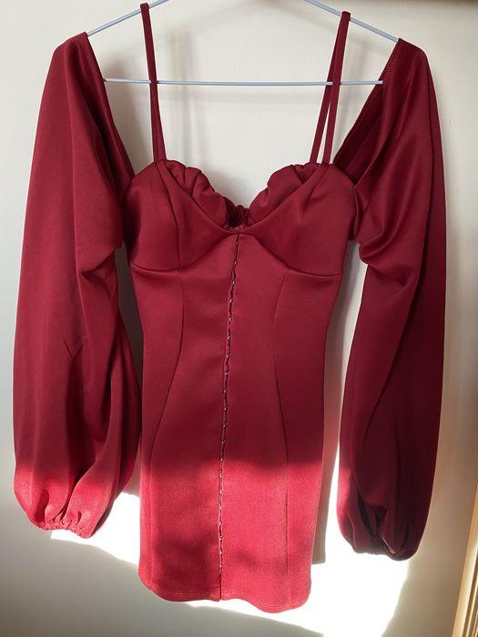 Asos burgundowa wieczorowa sexy mini z bufiastymi rekawami typu corset
